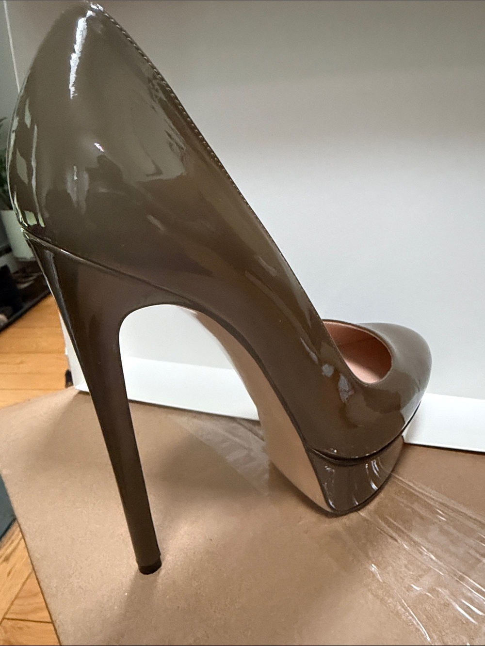 Casadei 100% calf leather Olive Green Patent Platform Pump SOLDOUT $1250 - Picture 6 of 15